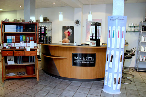 Hier zu sehen ist eine Vorderansicht vom Friseursalon von Hair & Style | Friseur Hair&Style Altbach