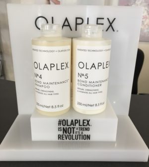 Jetzt neu im Sortiment: Olaplex Bond Maintenance No. 4 Shampoo und No. 5 Conditioner.