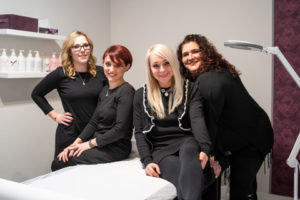 Waxing Studio Stuttgart, Esslingen, Altbach | Friseur Hair&Style Altbach Hier zu sehen ist das Team von Hair & Style in unserem modernen Waxing Studio | Friseur Hair&Style Altbach