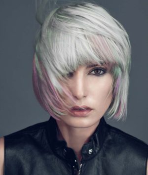 Hier zu sehen ist eine Goldwell Elumen Haarfarbe in blond | Stuttgart Haare färben bei Hair&Style Altbach