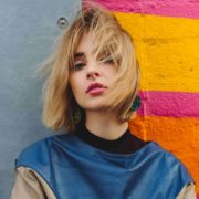 Hier zu sehen ist eine Frau mit Choppy Bob als Frisur für dünnes Haar | Frisuren für dünnes Haar - Hair&Style Altbach