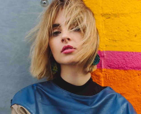 Hier zu sehen ist eine Frau mit Choppy Bob als Frisur für dünnes Haar | Frisuren für dünnes Haar - Hair&Style Altbach